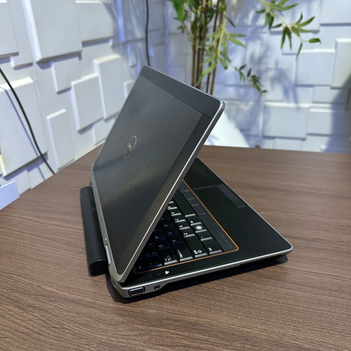 Dell Latitude E6320 - Intel Core i3 - 320GB HDD - 8GB RAM