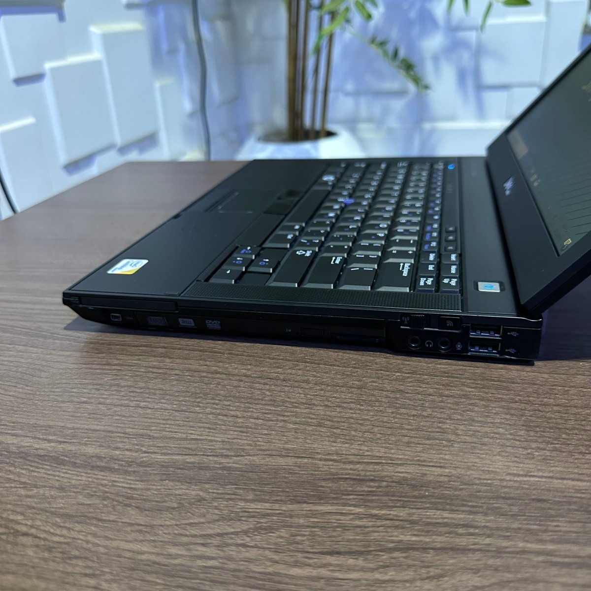 Dell Latitude E6400 - Intel Core 2 Duo - 250GB HDD - 4GB RAM