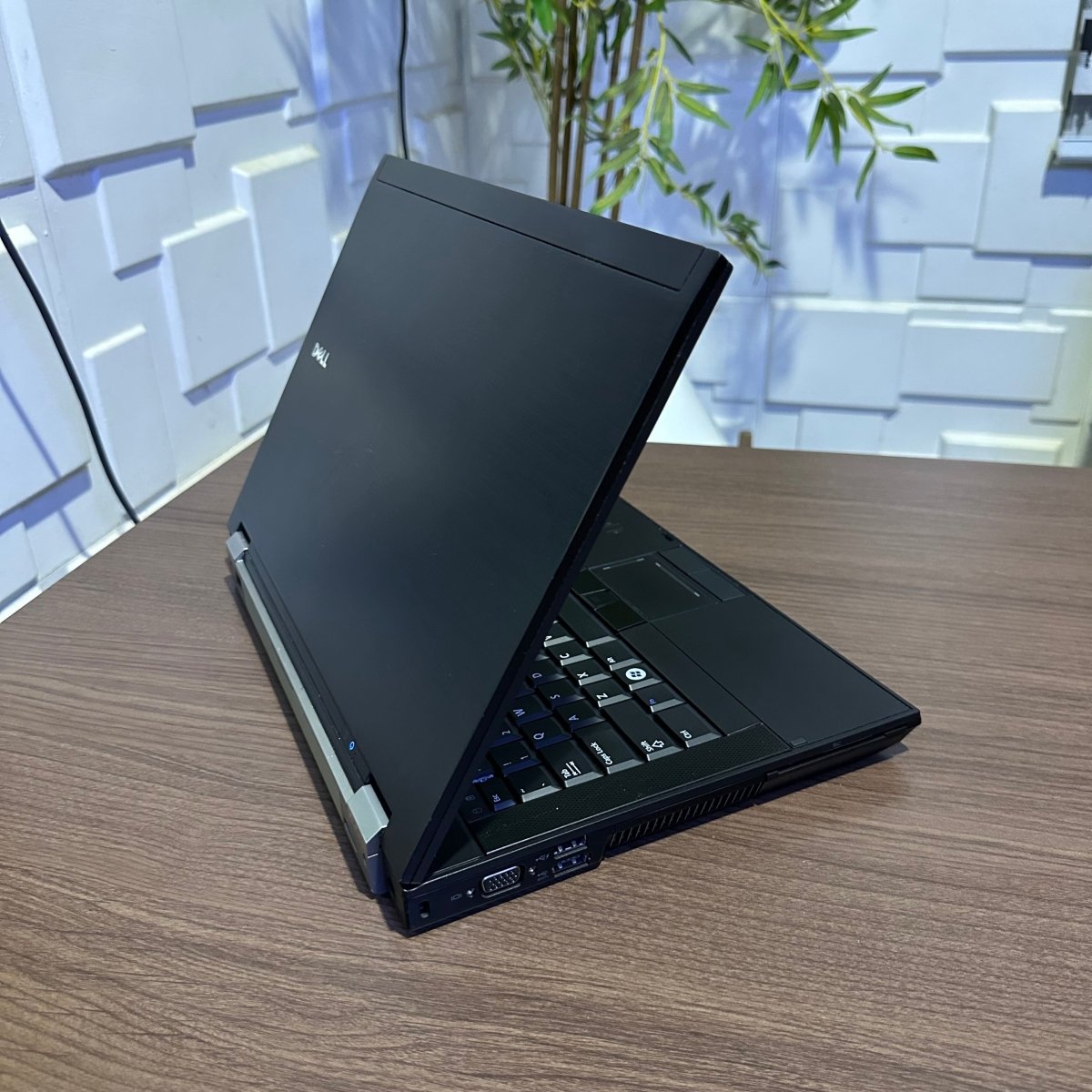 Dell Latitude E6400 - Intel Core 2 Duo - 250GB HDD - 4GB RAM