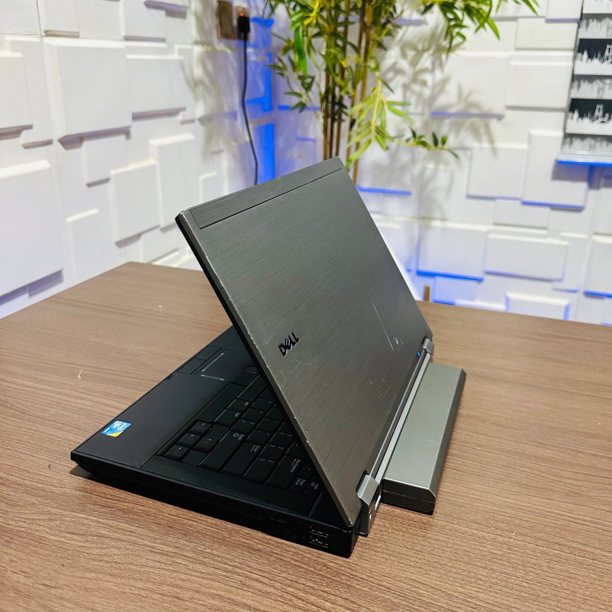Dell Latitude E6410 - Intel Core i5 - 320GB HDD - 4GB RAM
