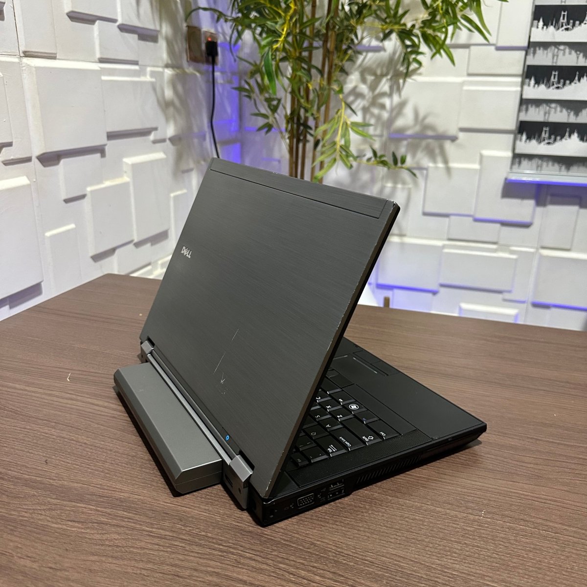 Dell Latitude E6410 - Intel Core i5 - 320GB HDD - 4GB RAM
