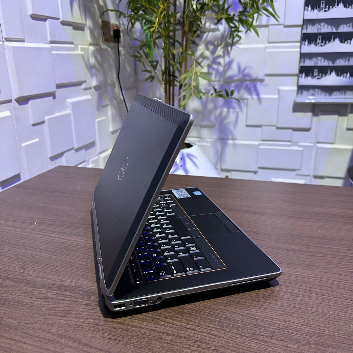 Dell Latitude E6420 - Intel Core i5 - 320GB HDD - 4GB RAM