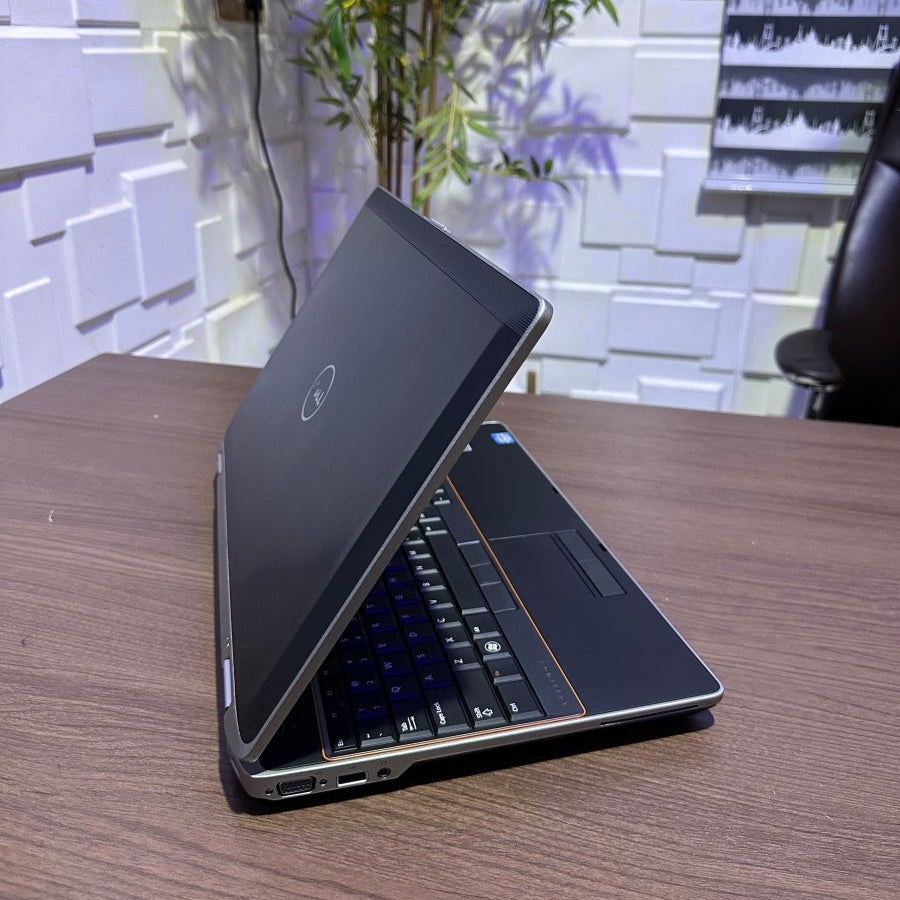 Dell Latitude E6520 - Intel Core i5 - 120GB HDD - 8GB RAM - Keyboard Light
