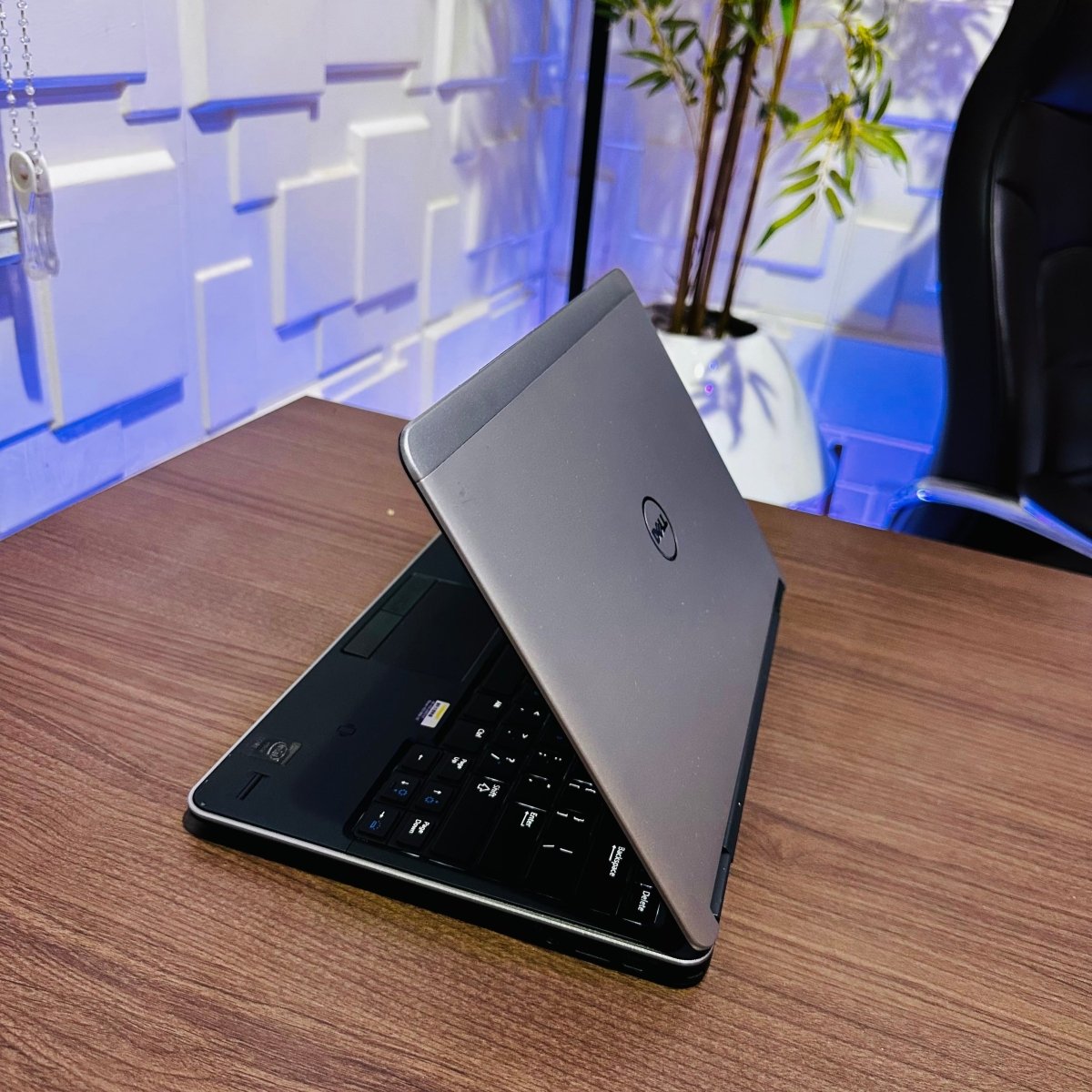 Dell Latitude E7240 - Intel Core i5 - 128GB SSD - 4GB RAM - keyboard Light
