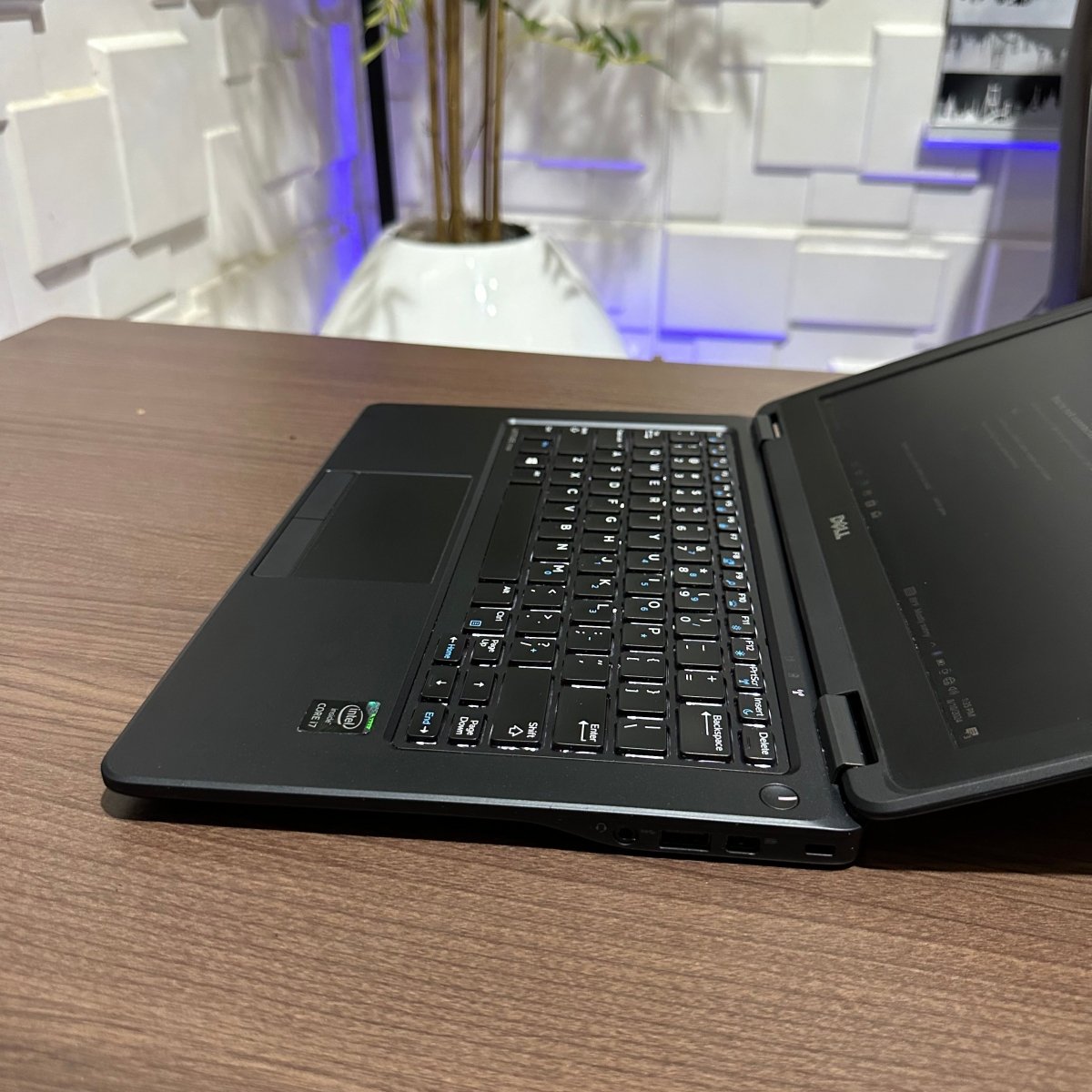 Dell Latitude E7250 - Intel Core i5 - 128GB SSD - 4GB RAM - keyboard Light