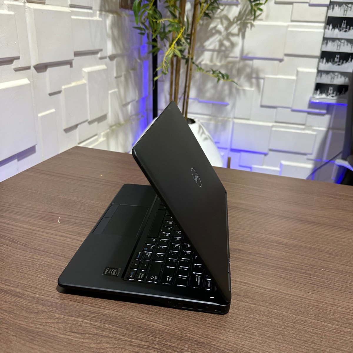 Dell Latitude E7250 - Intel Core i5 - 128GB SSD - 4GB RAM - keyboard Light