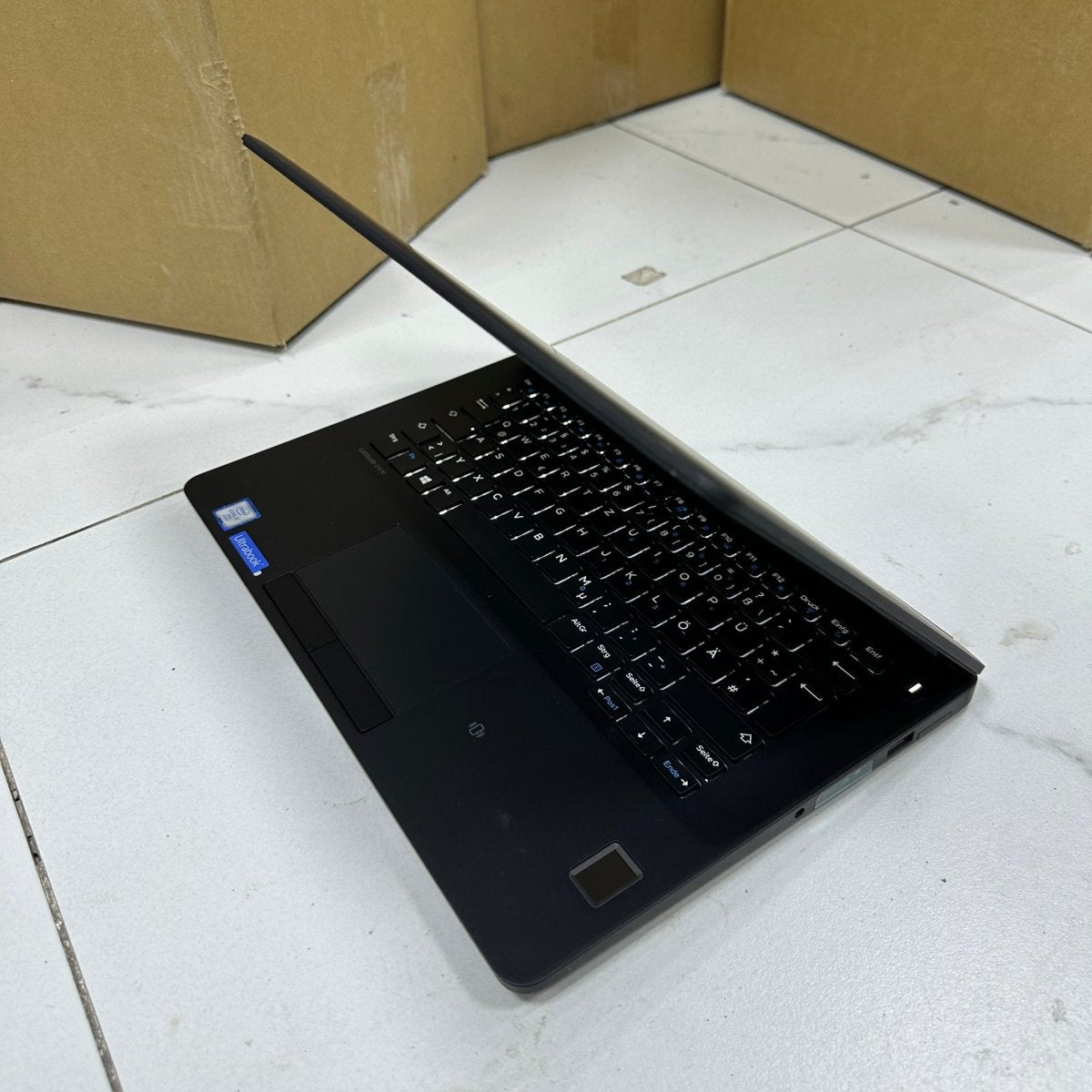 Dell Latitude E7270 - 6th Gen. Intel Core i5 - 256GB SSD - 8GB RAM