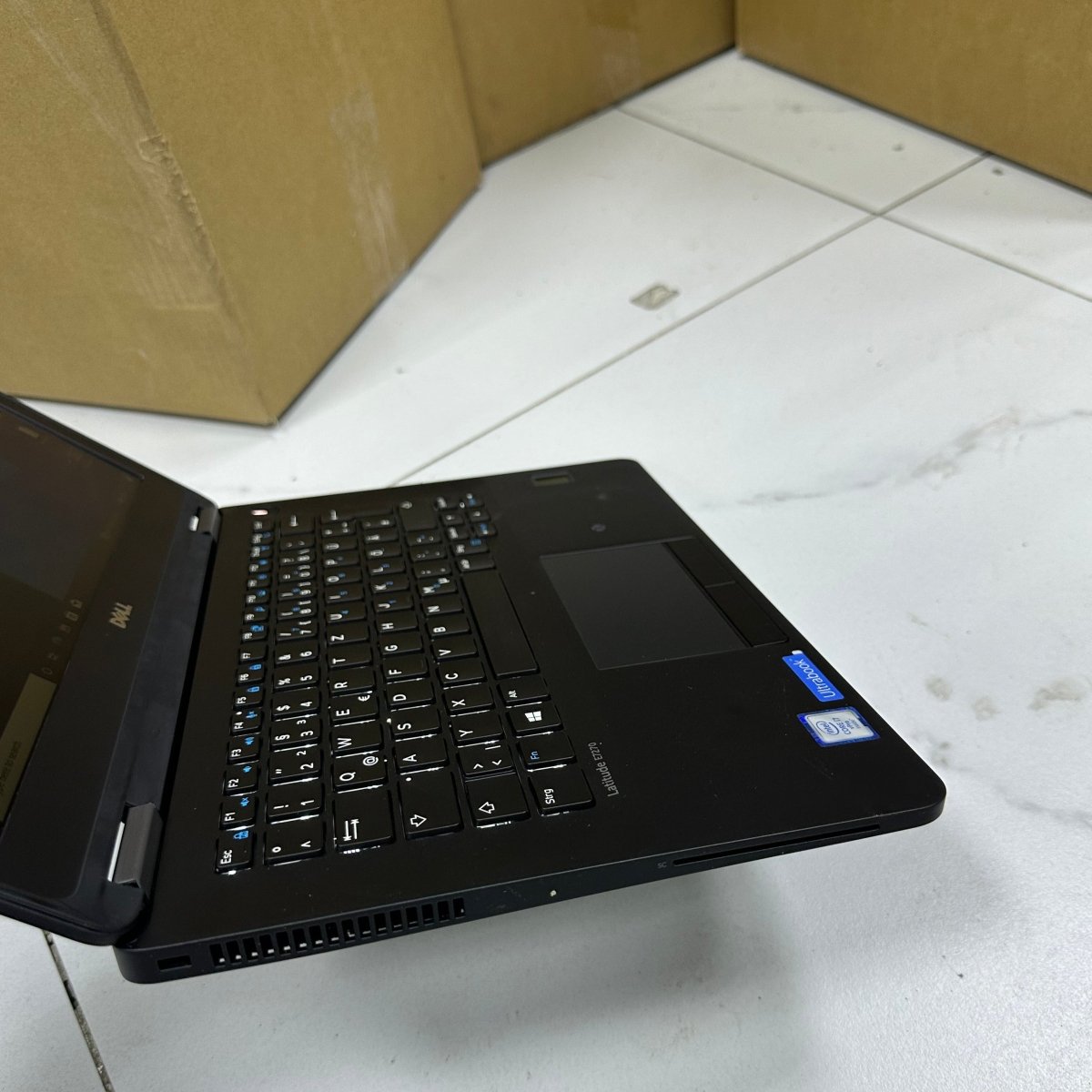 Dell Latitude E7270 - 6th Gen. Intel Core i7 - 256GB SSD - 8GB RAM - keyboard Light