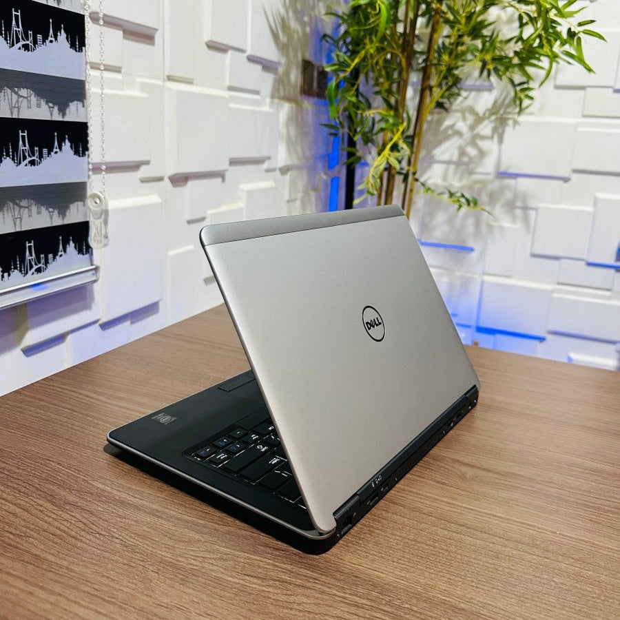 Dell Latitude E7440 - Intel Core i5 - 256GB SSD - 8GB RAM - Keyboard Light
