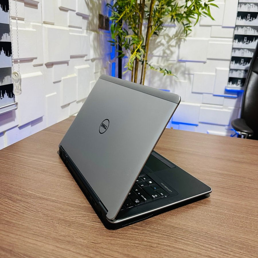 Dell Latitude E7440 - Intel Core i5 - 256GB SSD - 8GB RAM - Keyboard Light