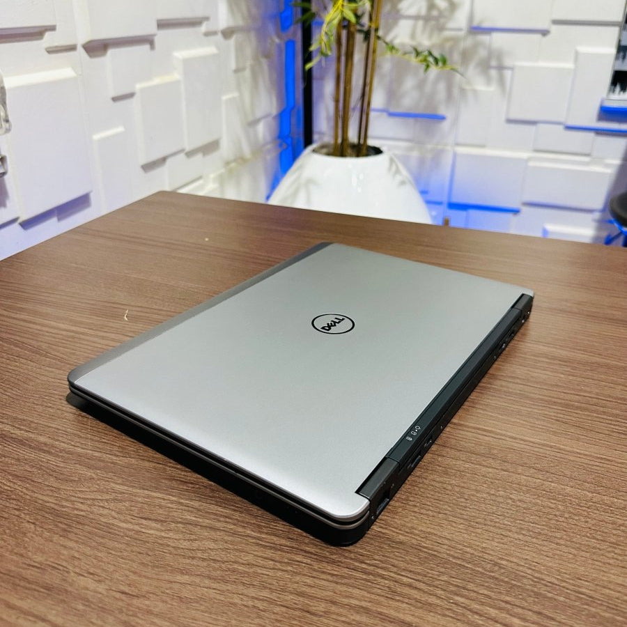 Dell Latitude E7440 - Intel Core i5 - 256GB SSD - 8GB RAM - Keyboard Light