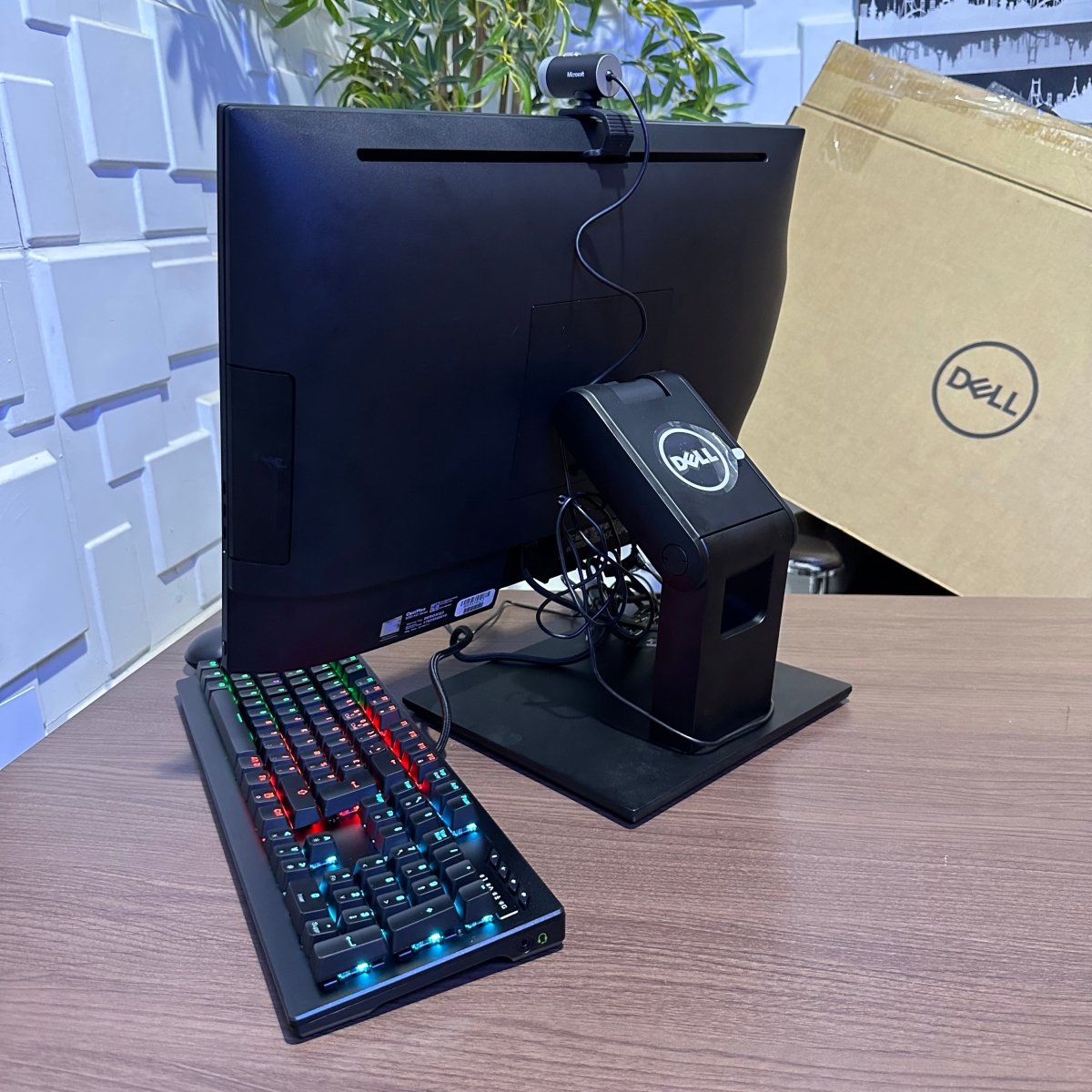 Dell Optiplex 5250 All in One Desktop - 7th Gen. Intel Core i7 - 256GB SSD - 8GB RAM