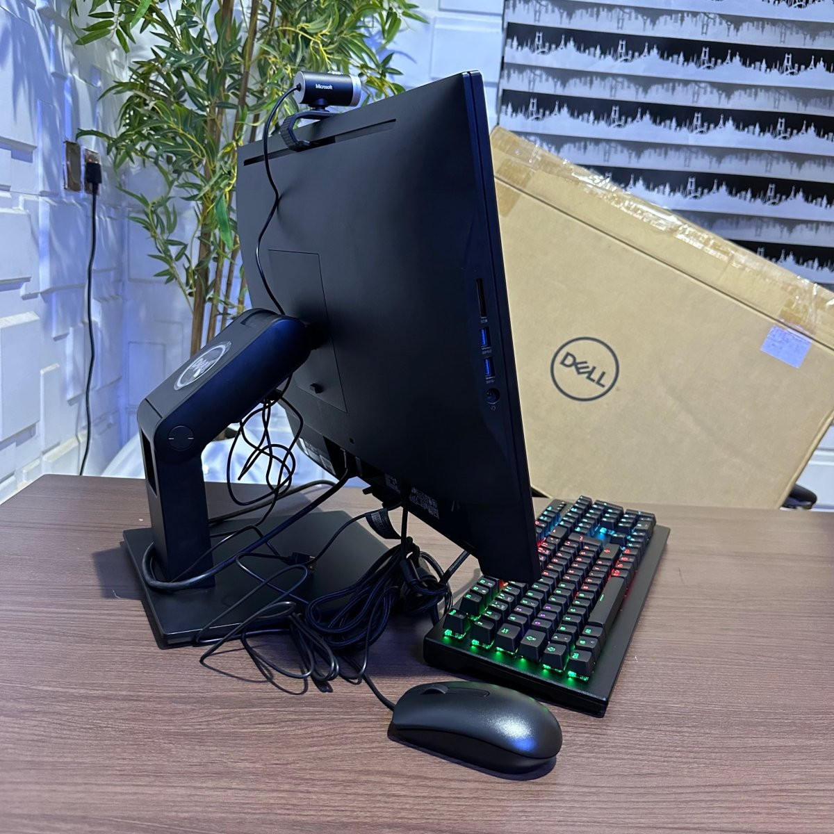 Dell Optiplex 5250 All in One Desktop - 7th Gen. Intel Core i7 - 256GB SSD - 8GB RAM