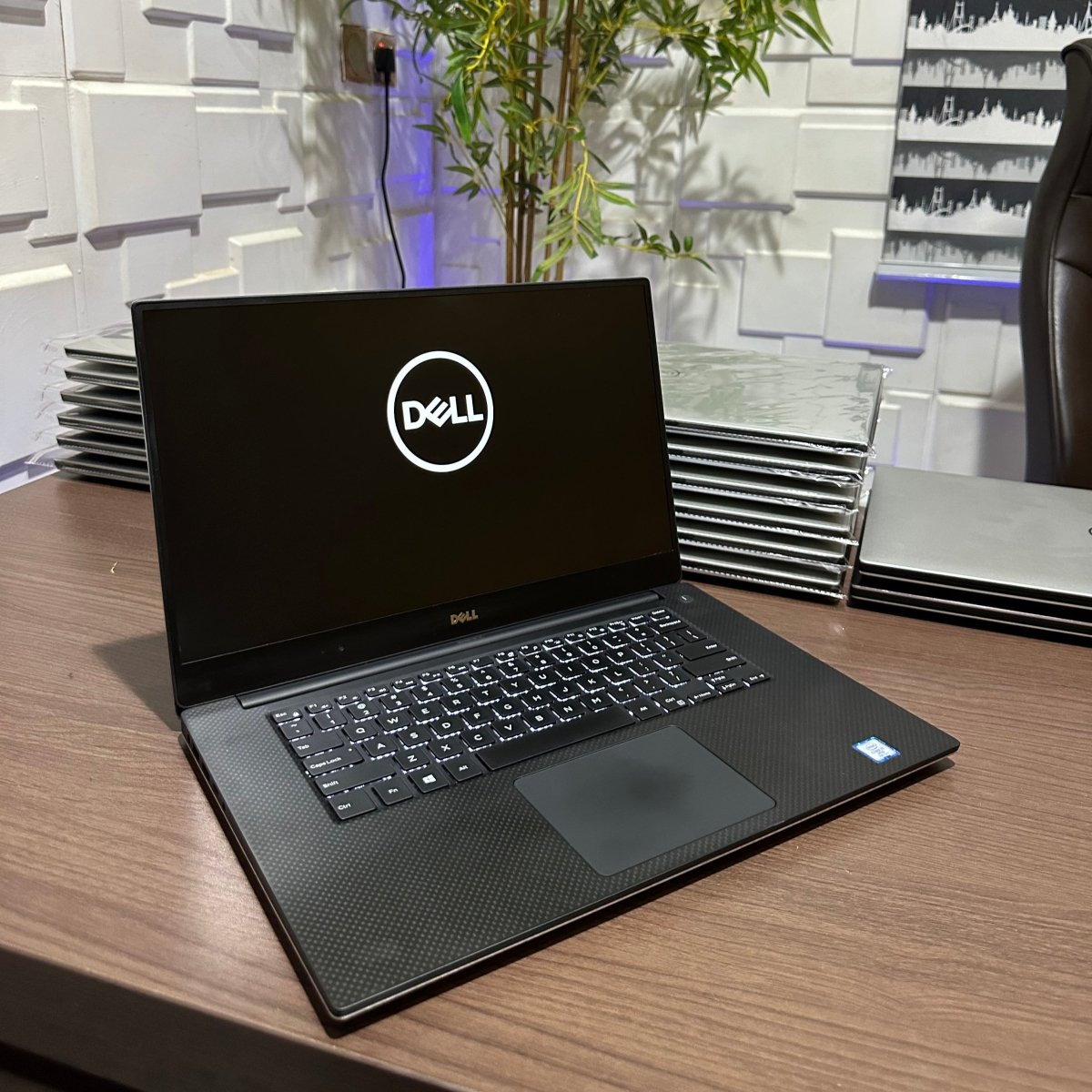 Dell Precision 5520 - 7th Gen. Intel Core i7 - 512GB SSD - 16GB RAM - 4GB Nvidia Quadro Graphics - HDMI - Keyboard Light