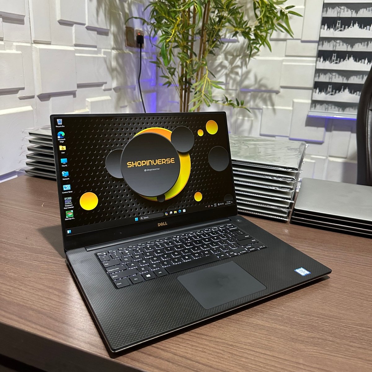 Dell Precision 5520 - 7th Gen. Intel Core i7 - 512GB SSD - 16GB RAM - 4GB Nvidia Quadro Graphics - HDMI - Keyboard Light
