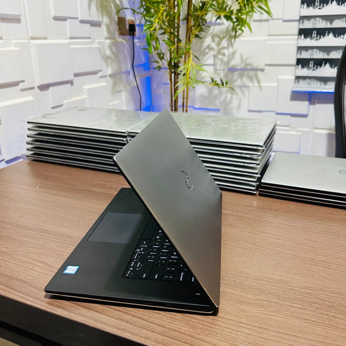 Dell Precision 5520 - 7th Gen. Intel Core i7 - 512GB SSD - 16GB RAM - 4GB Nvidia Quadro Graphics - HDMI - Keyboard Light