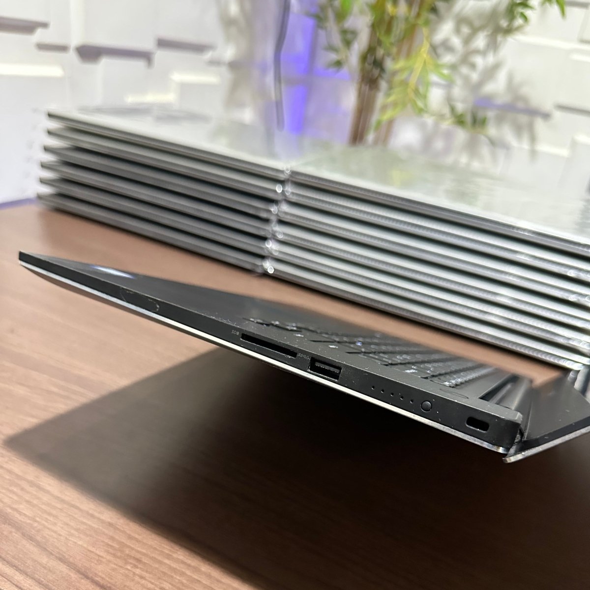 Dell Precision 5520 - 7th Gen. Intel Core i7 - 512GB SSD - 16GB RAM - 4GB Nvidia Quadro Graphics - HDMI - Keyboard Light