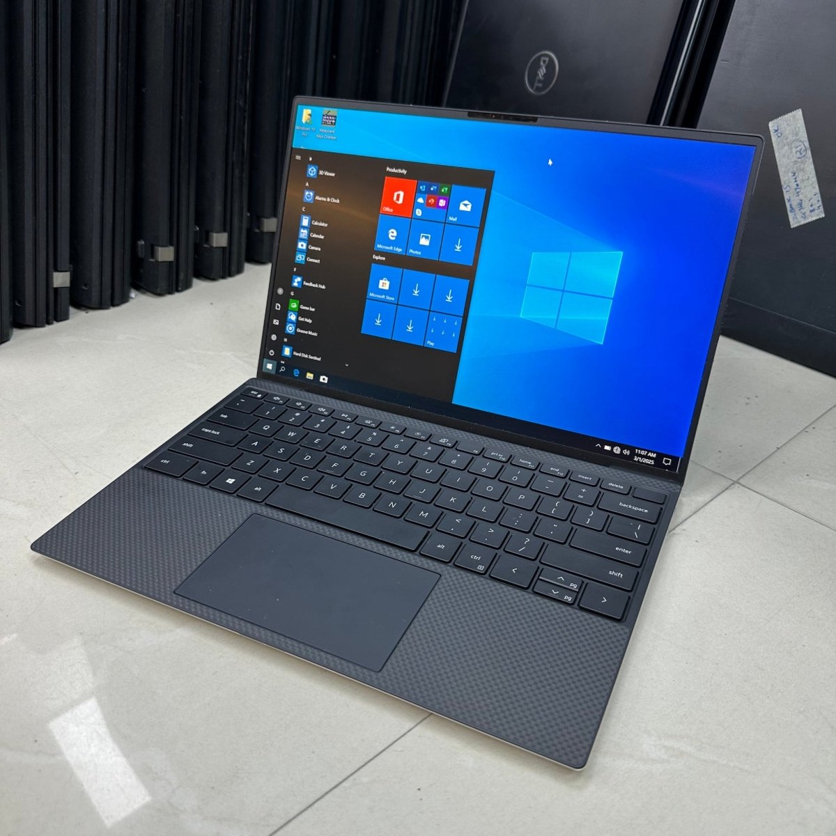 Dell XPS 13 9300 - 10th Gen. Intel Core i5 - 256GB SSD - 8GB RAM - Keyboard Light