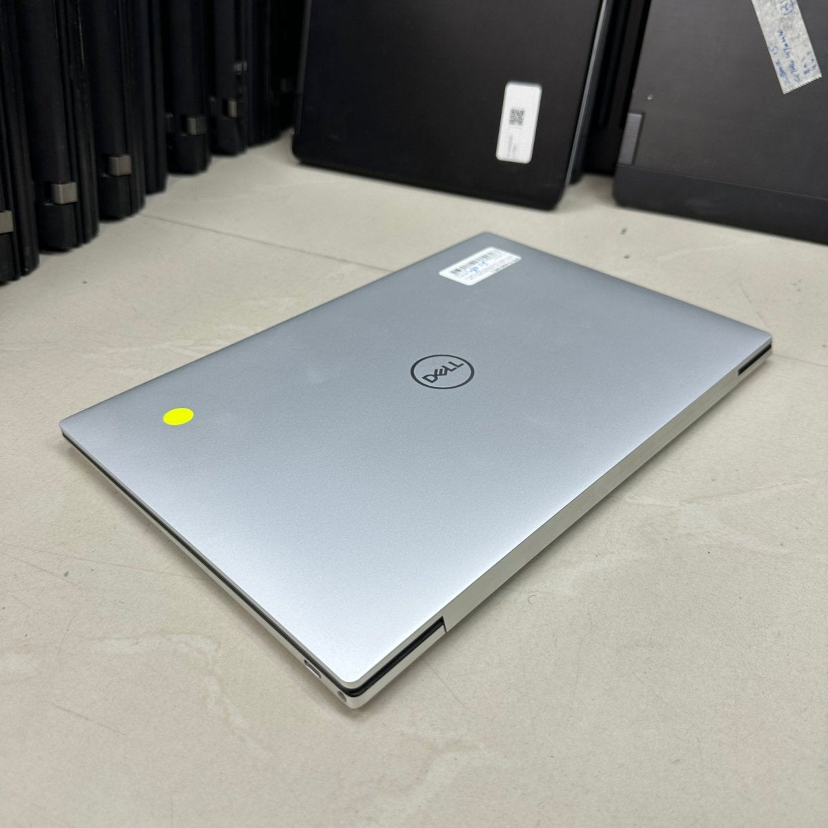 Dell XPS 13 9300 - 10th Gen. Intel Core i5 - 256GB SSD - 8GB RAM - Keyboard Light