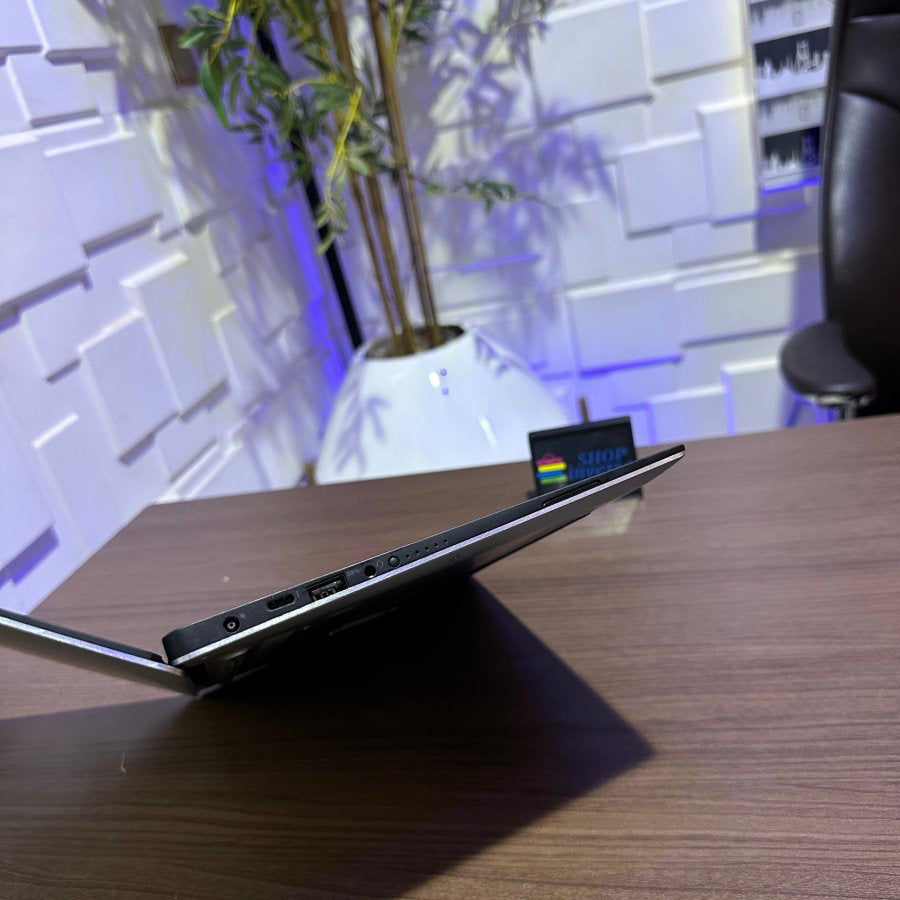 Dell XPS 13 9360 - 8th Gen. Intel Core i7 - 256GB SSD - 16GB RAM - keyboard Light