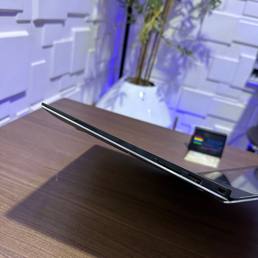 Dell XPS 13 9360 - 8th Gen. Intel Core i7 - 256GB SSD - 16GB RAM - keyboard Light