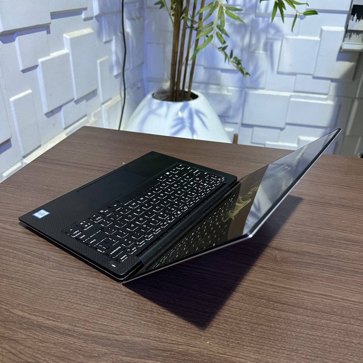 Dell XPS 13 9370 - 8th Gen. Core i7 - 256GB SSD - 16GB RAM - Touchscreen - Keyboard Light