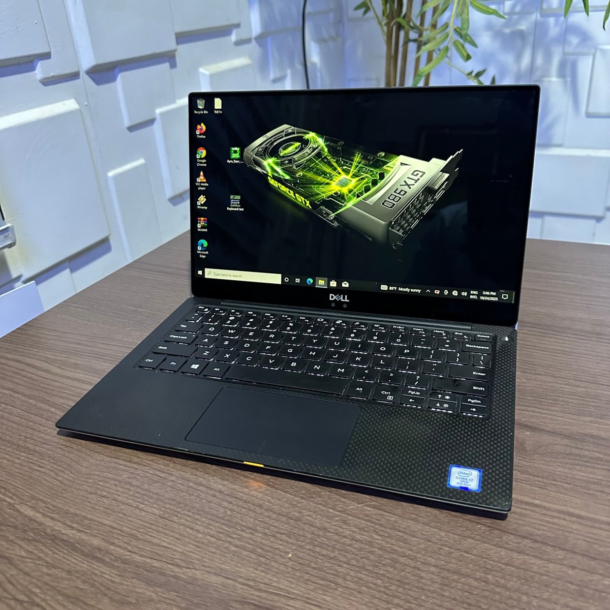 Dell XPS 13 9370 - 8th Gen. Core i7 - 256GB SSD - 16GB RAM - Touchscreen - Keyboard Light