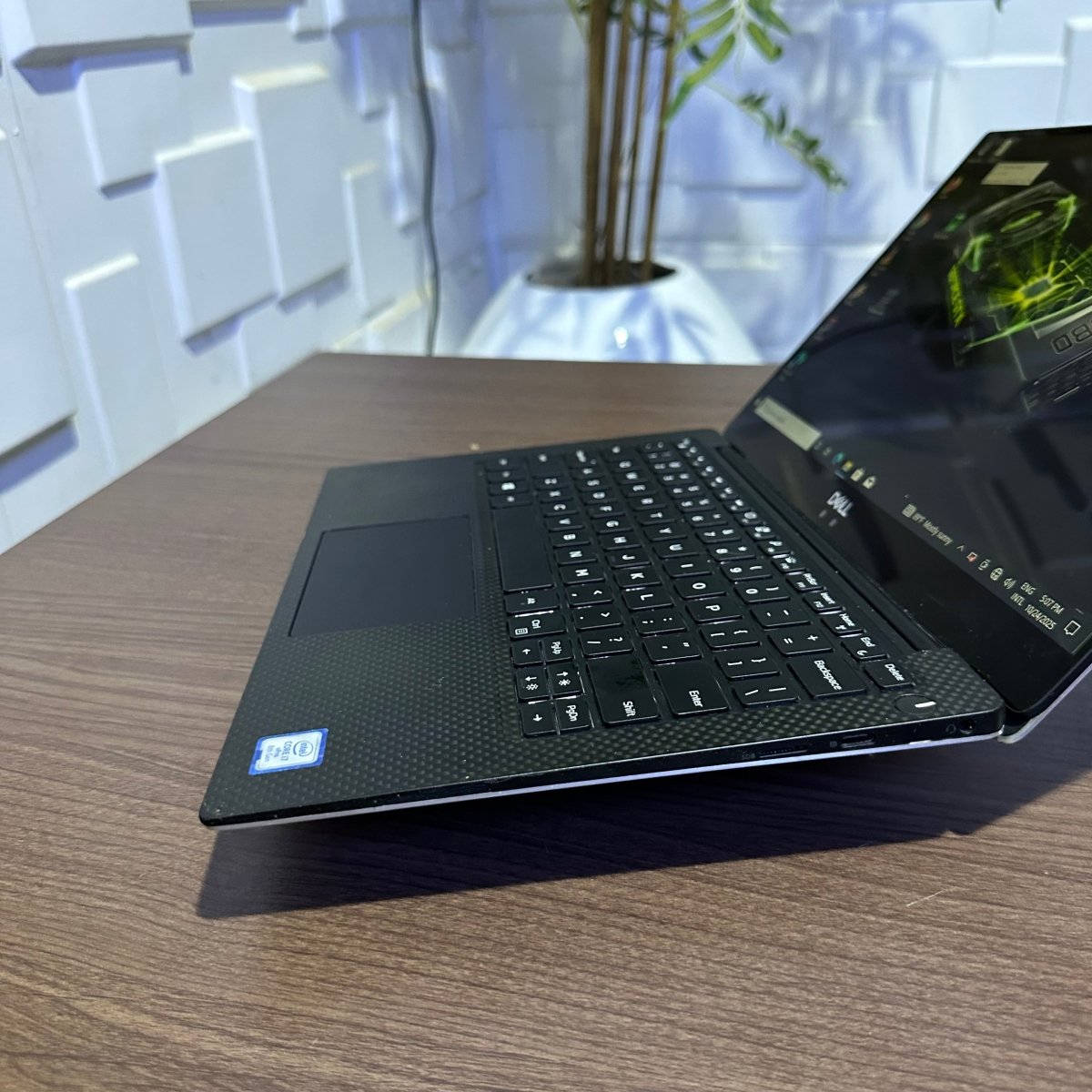 Dell XPS 13 9370 - 8th Gen. Core i7 - 256GB SSD - 16GB RAM - Touchscreen - Keyboard Light