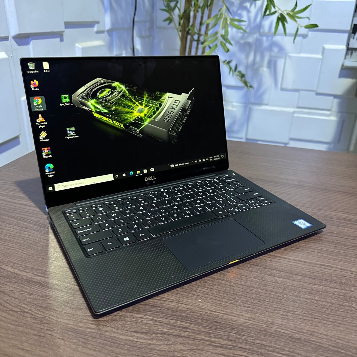 Dell XPS 13 9370 - 8th Gen. Core i7 - 256GB SSD - 16GB RAM - Touchscreen - Keyboard Light