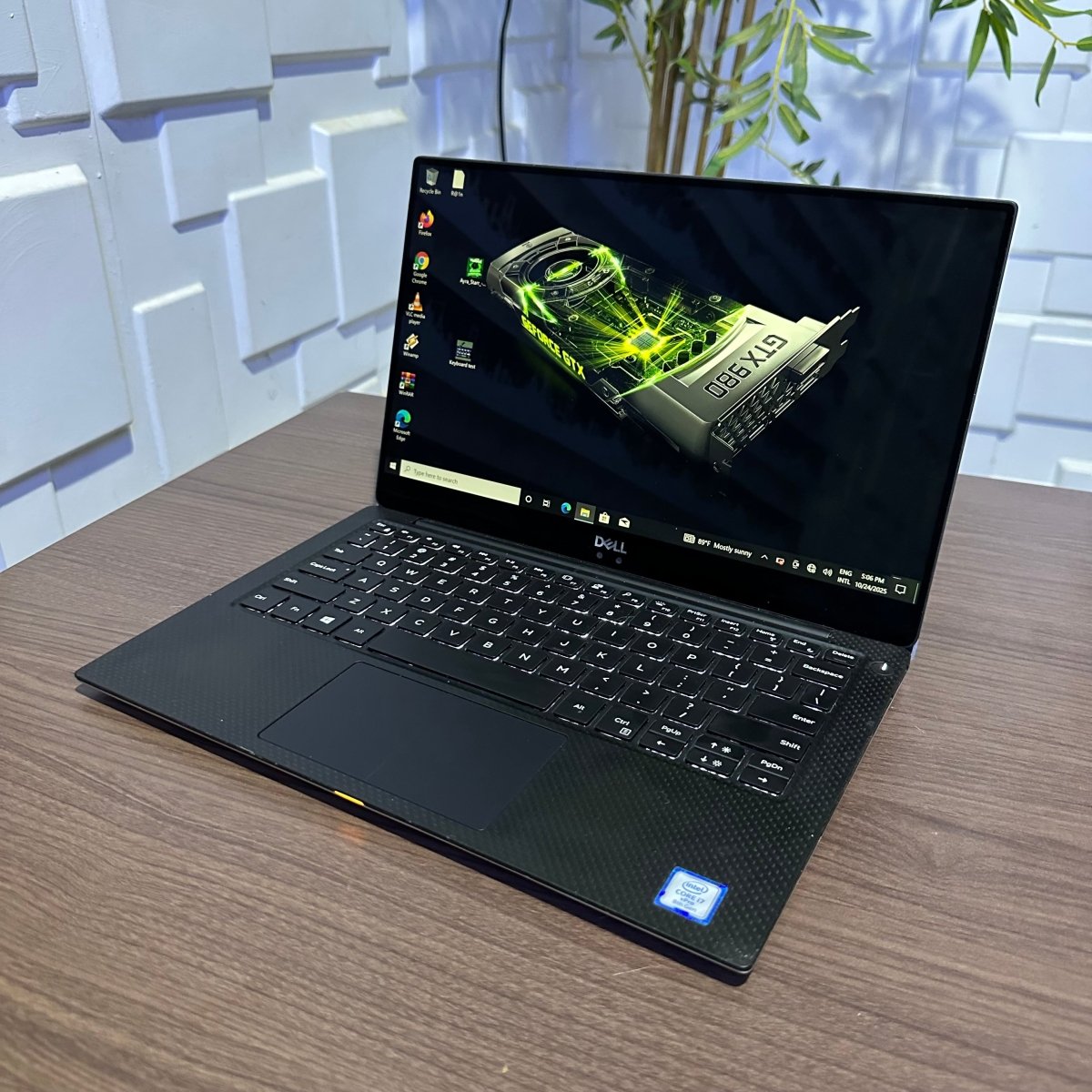 Dell XPS 13 9370 - 8th Gen. Core i7 - 256GB SSD - 16GB RAM - Touchscreen - Keyboard Light