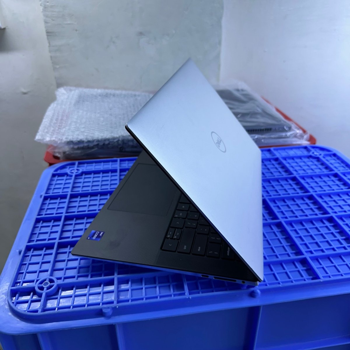 Dell XPS 15 9510 - 11th Gen Intel Core i9 - 512GB SSD - 64GB RAM - 4GB Nvidia GeForce RTX 3050 - Keyboard Light