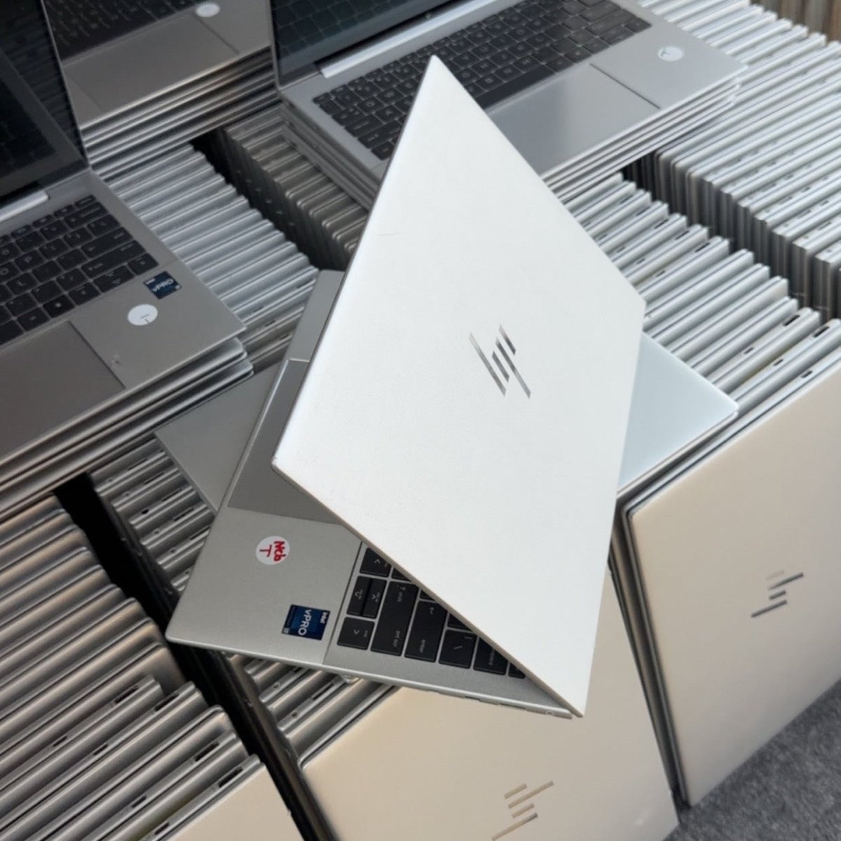 HP Dragonfly G3 | 12th Gen Core i7 | 32GB RAM | 512GB SSD | Touchscreen | Backlit Keyboard