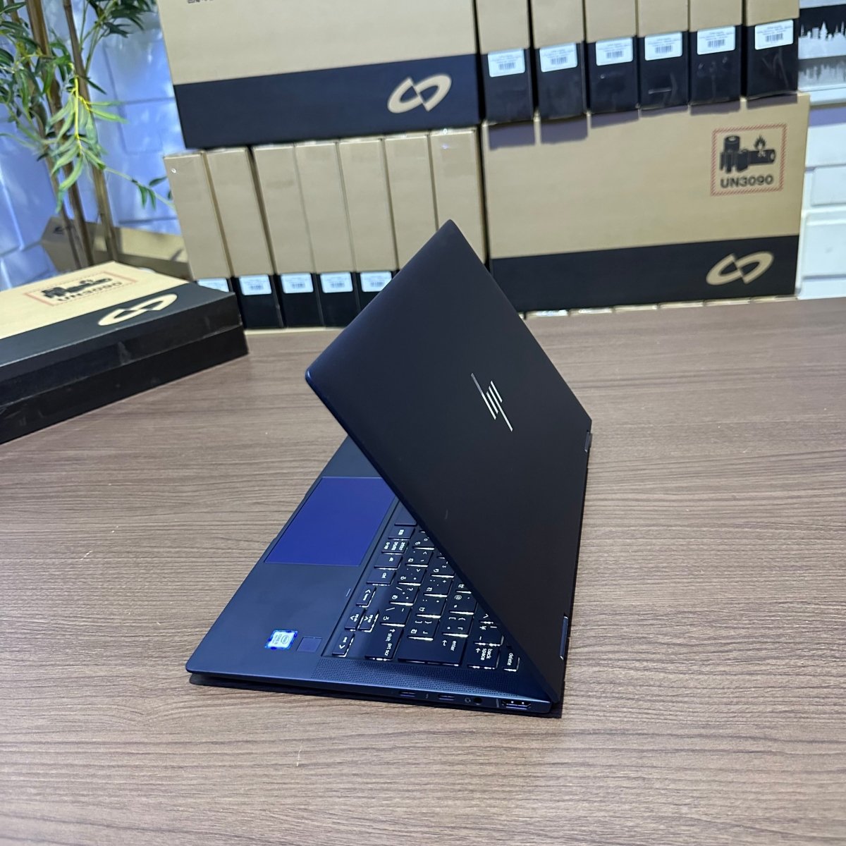 HP Elite Dragonfly - 8th Gen. Intel Core i5 - 256GB SSD - 8GB RAM - Keyboard Light - Touchscreen