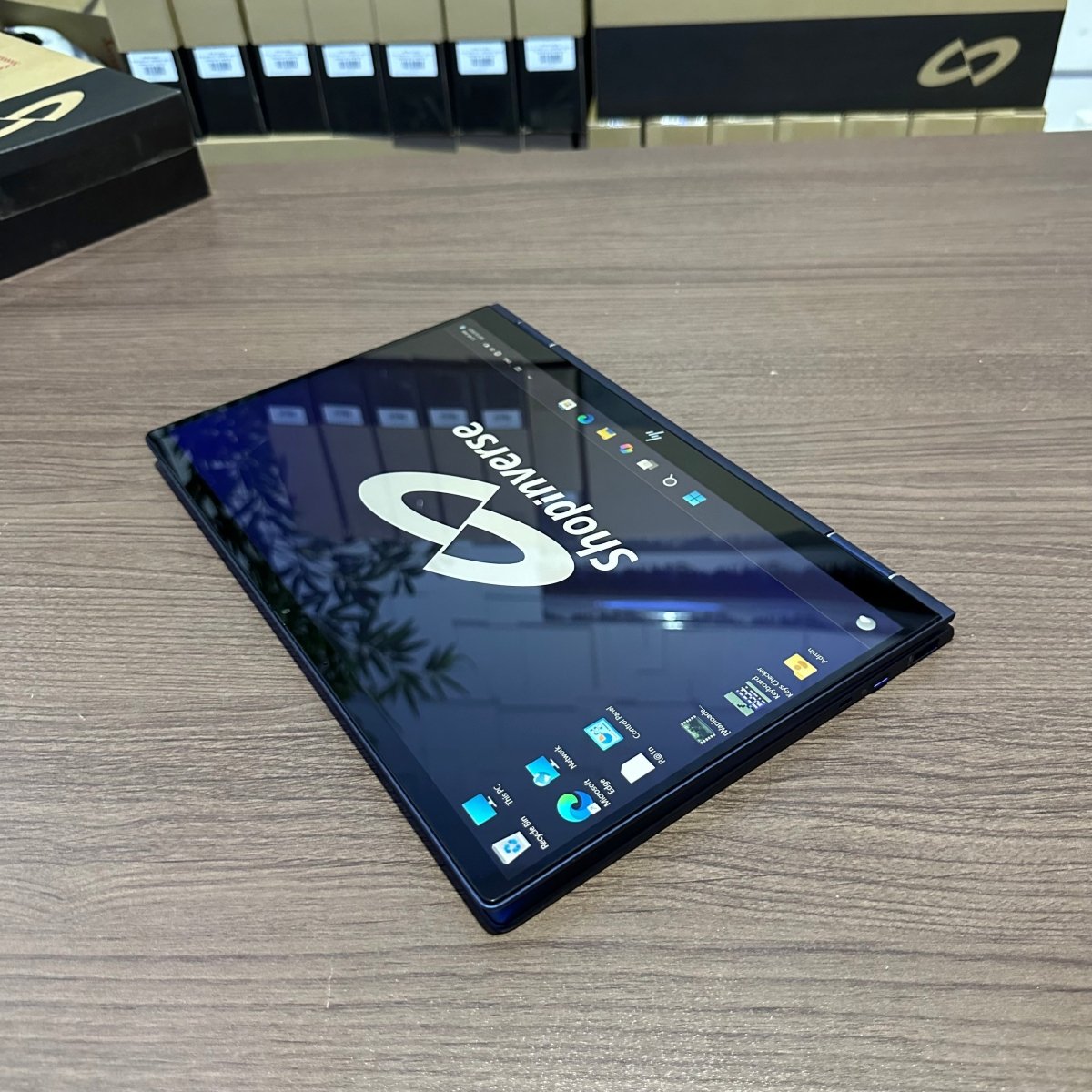 HP Elite Dragonfly - 8th Gen. Intel Core i5 - 256GB SSD - 8GB RAM - Keyboard Light - Touchscreen