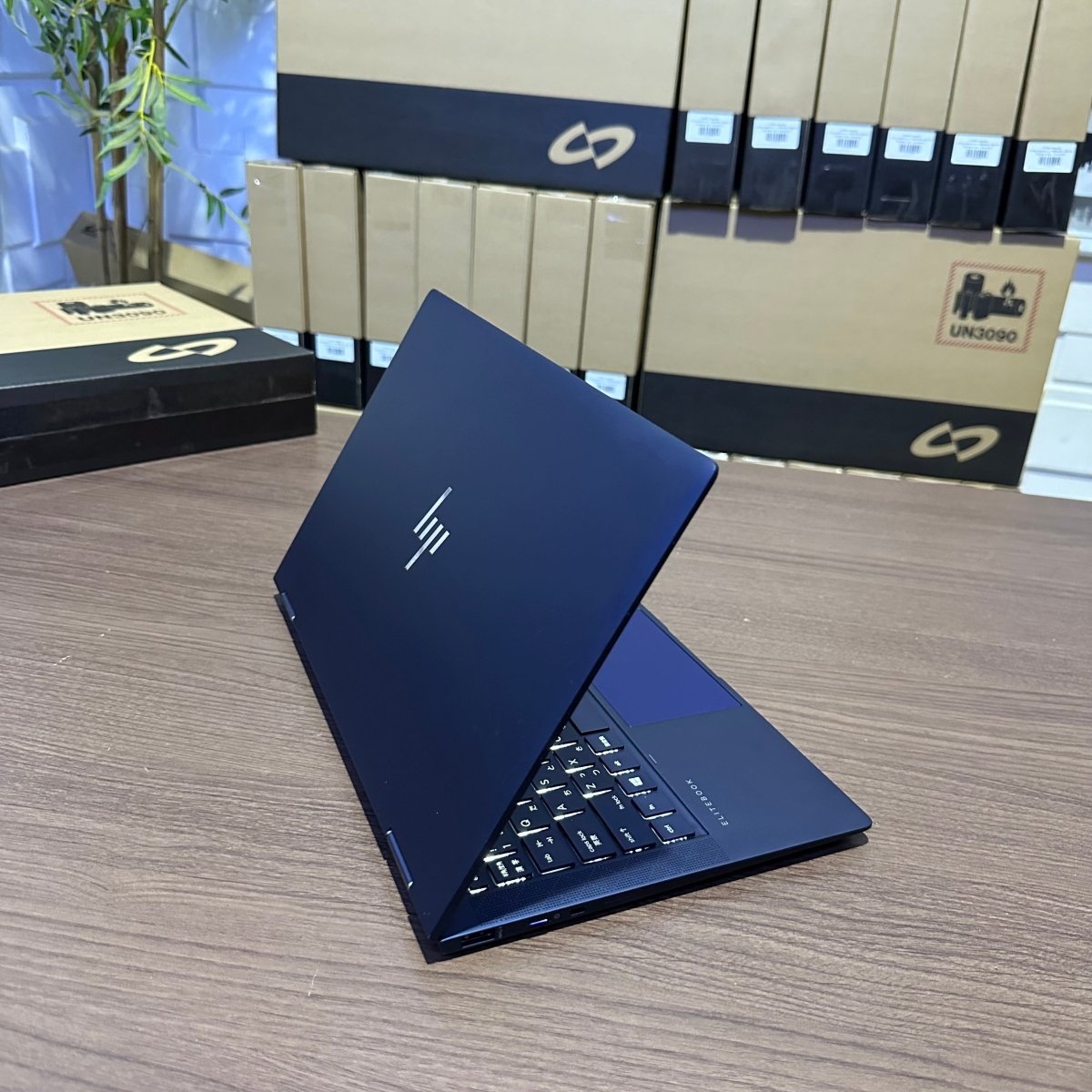 HP Elite Dragonfly - 8th Gen. Intel Core i5 - 256GB SSD - 8GB RAM - Keyboard Light - Touchscreen