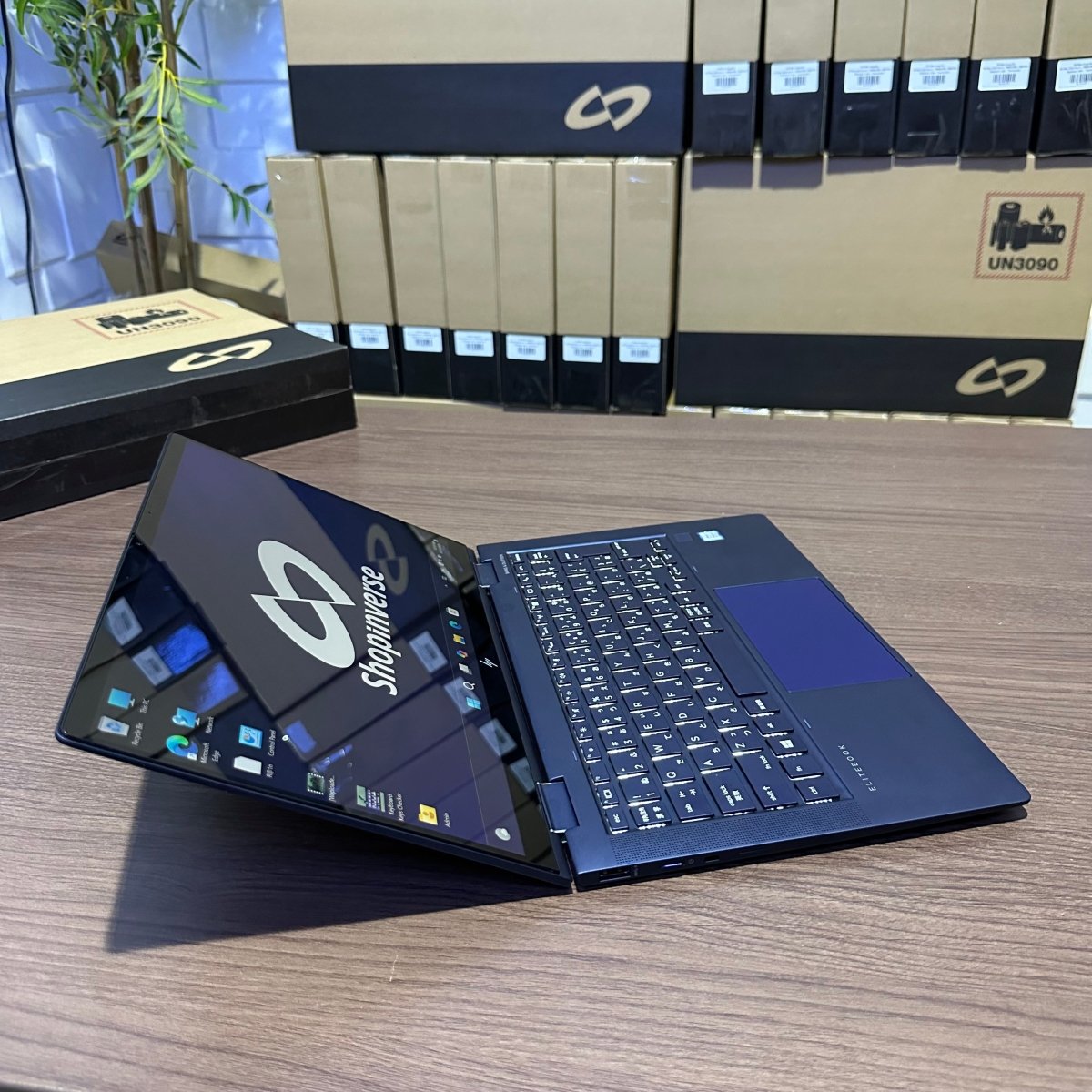 HP Elite Dragonfly - 8th Gen. Intel Core i5 - 256GB SSD - 8GB RAM - Keyboard Light - Touchscreen