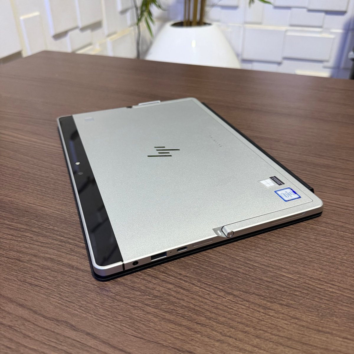 HP Elite x2 1012 G2 | 7th Gen Core i5 | 8GB RAM | 256GB SSD | Touchscreen | Backlit Keyboard