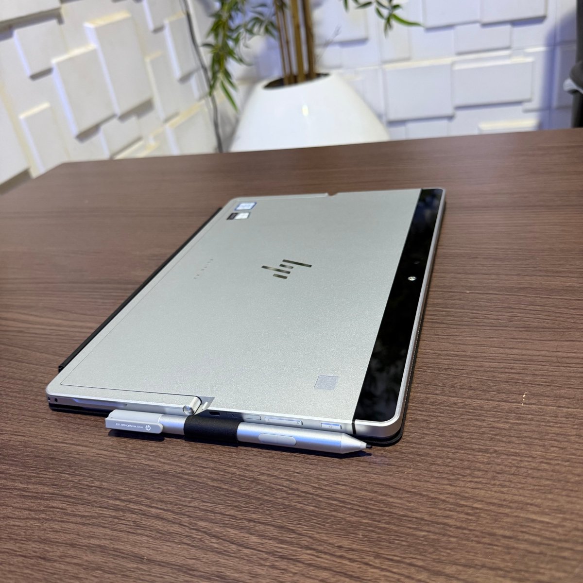 HP Elite x2 1012 G2 | 7th Gen Core i5 | 8GB RAM | 256GB SSD | Touchscreen | Backlit Keyboard