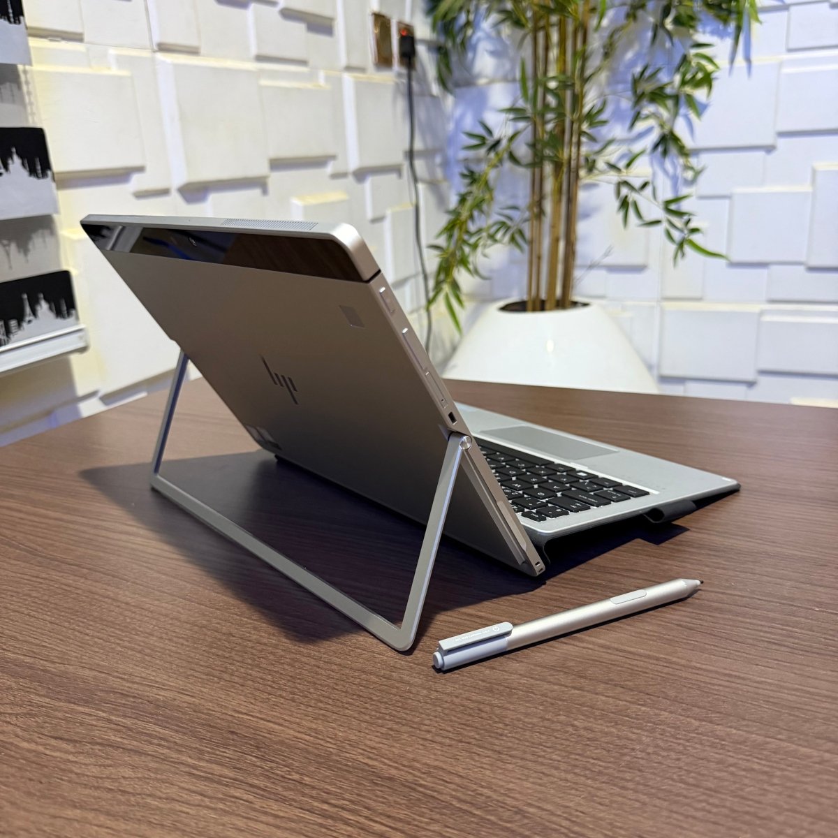 HP Elite x2 1012 G2 | 7th Gen Core i5 | 8GB RAM | 256GB SSD | Touchscreen | Backlit Keyboard