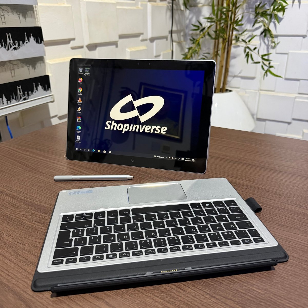 HP Elite x2 1012 G2 | 7th Gen Core i5 | 8GB RAM | 256GB SSD | Touchscreen | Backlit Keyboard