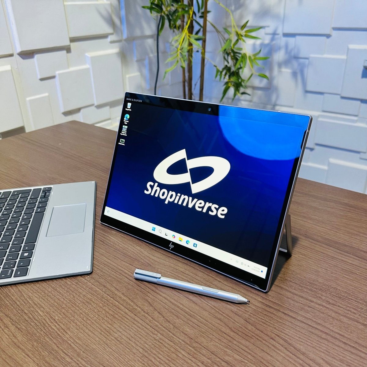 HP Elite X2 G8 - 11th Gen Intel Core i7 - 512GB SSD - 16GB RAM - Keyboard Light - Touchscreen