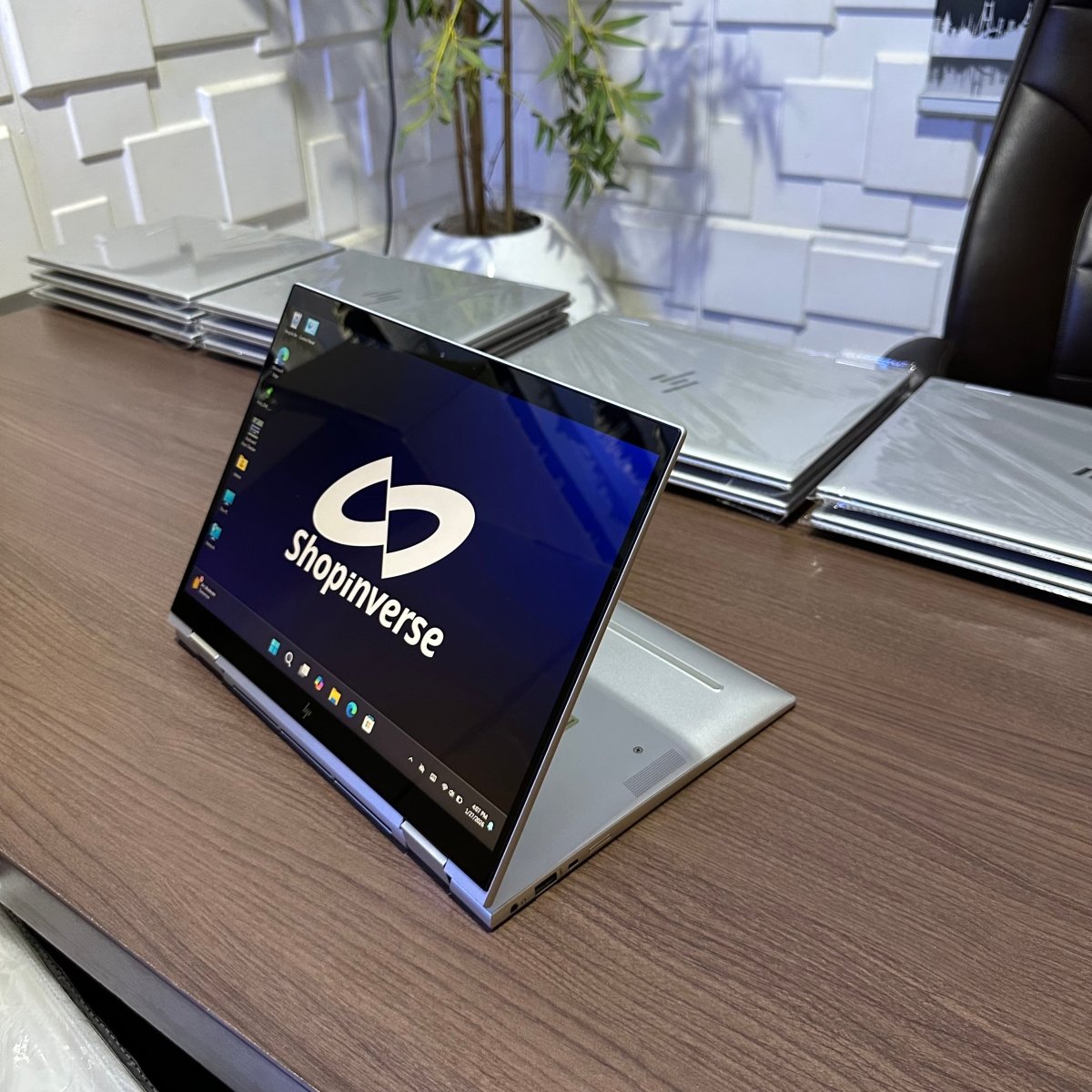 HP Elite x360 1040 G9 2 - in - 1 - 12th Gen Intel Core i5 - 256GB SSD - 16GB RAM - Touchscreen - Keyboard Light