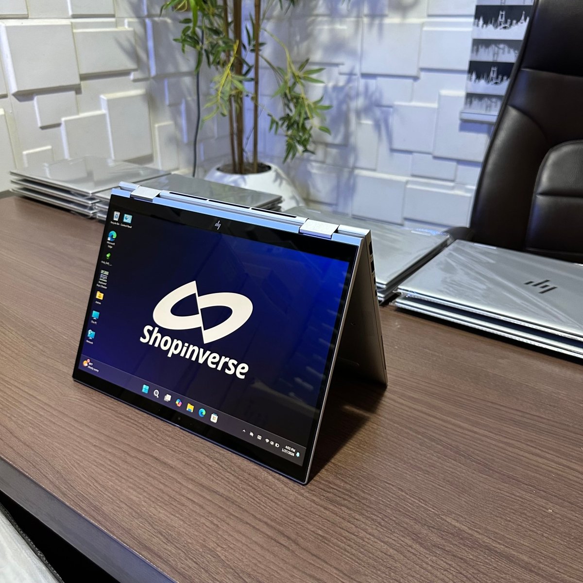 HP Elite x360 1040 G9 2 - in - 1 - 12th Gen Intel Core i5 - 256GB SSD - 16GB RAM - Touchscreen - Keyboard Light