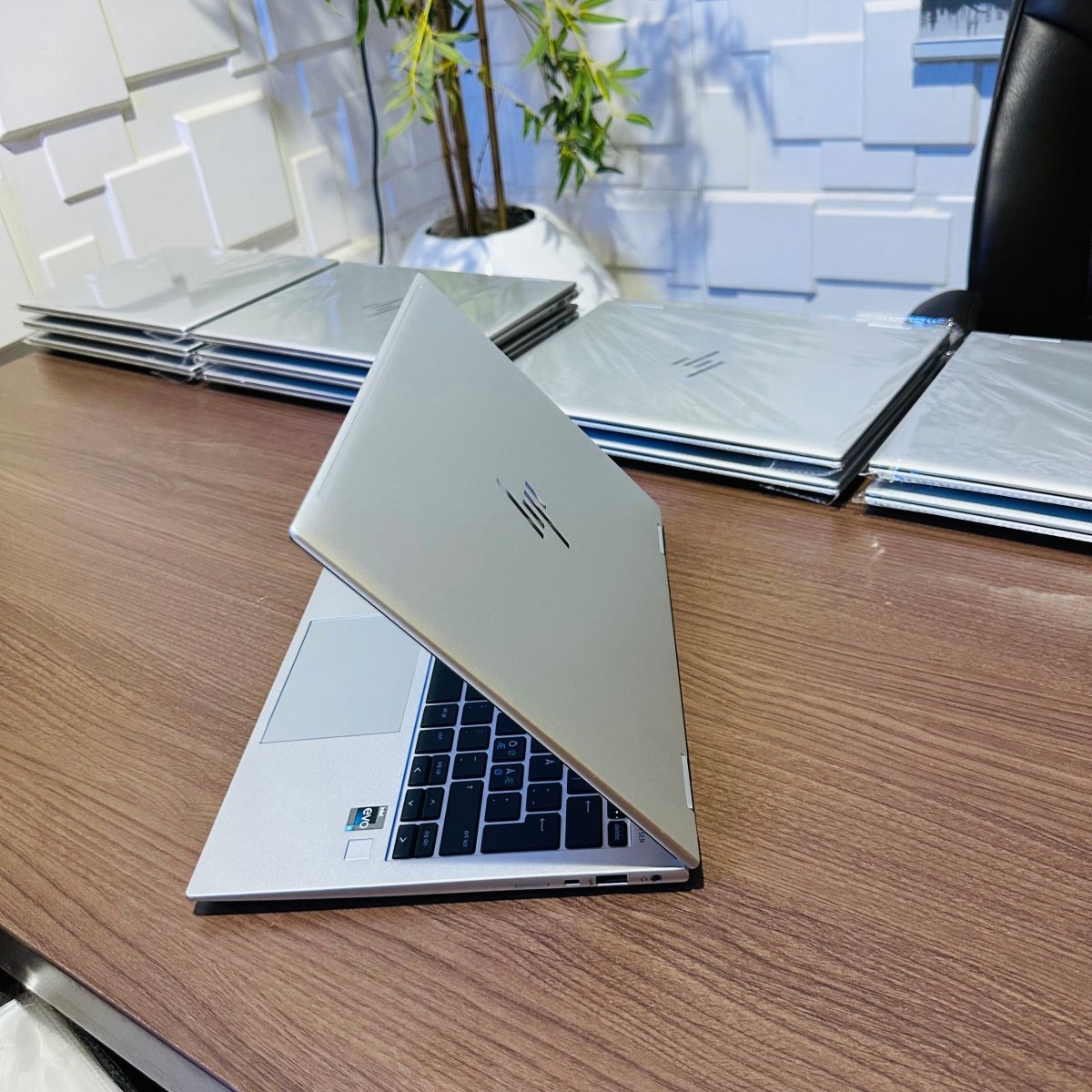 HP Elite x360 830 G9 2 - in - 1 - 12th Gen Intel Core i5 - 256GB SSD - 16GB RAM - Touchscreen