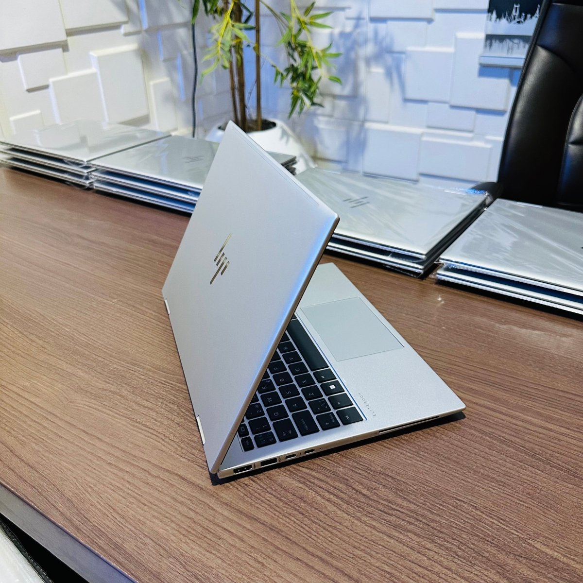 HP Elite x360 830 G9 2 - in - 1 - 12th Gen Intel Core i5 - 256GB SSD - 16GB RAM - Touchscreen