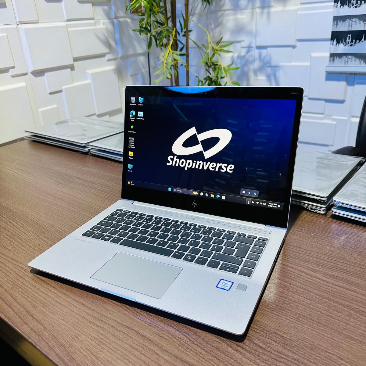 HP EliteBook 1040 G4 - 7th Gen. Intel Core i5 - 256GB SSD - 8GB RAM - Keyboard Light - Touchscreen