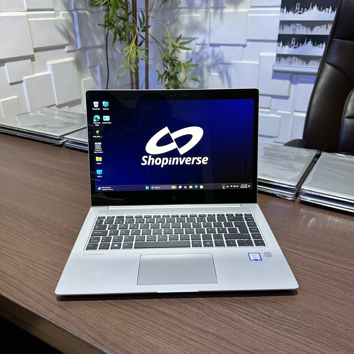 HP EliteBook 1040 G4 - 7th Gen. Intel Core i5 - 256GB SSD - 8GB RAM - Keyboard Light - Touchscreen