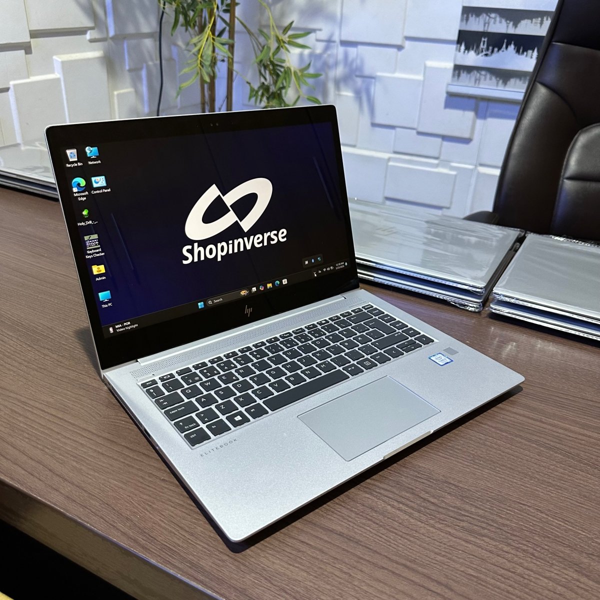 HP EliteBook 1040 G4 - 7th Gen. Intel Core i5 - 256GB SSD - 8GB RAM - Keyboard Light - Touchscreen