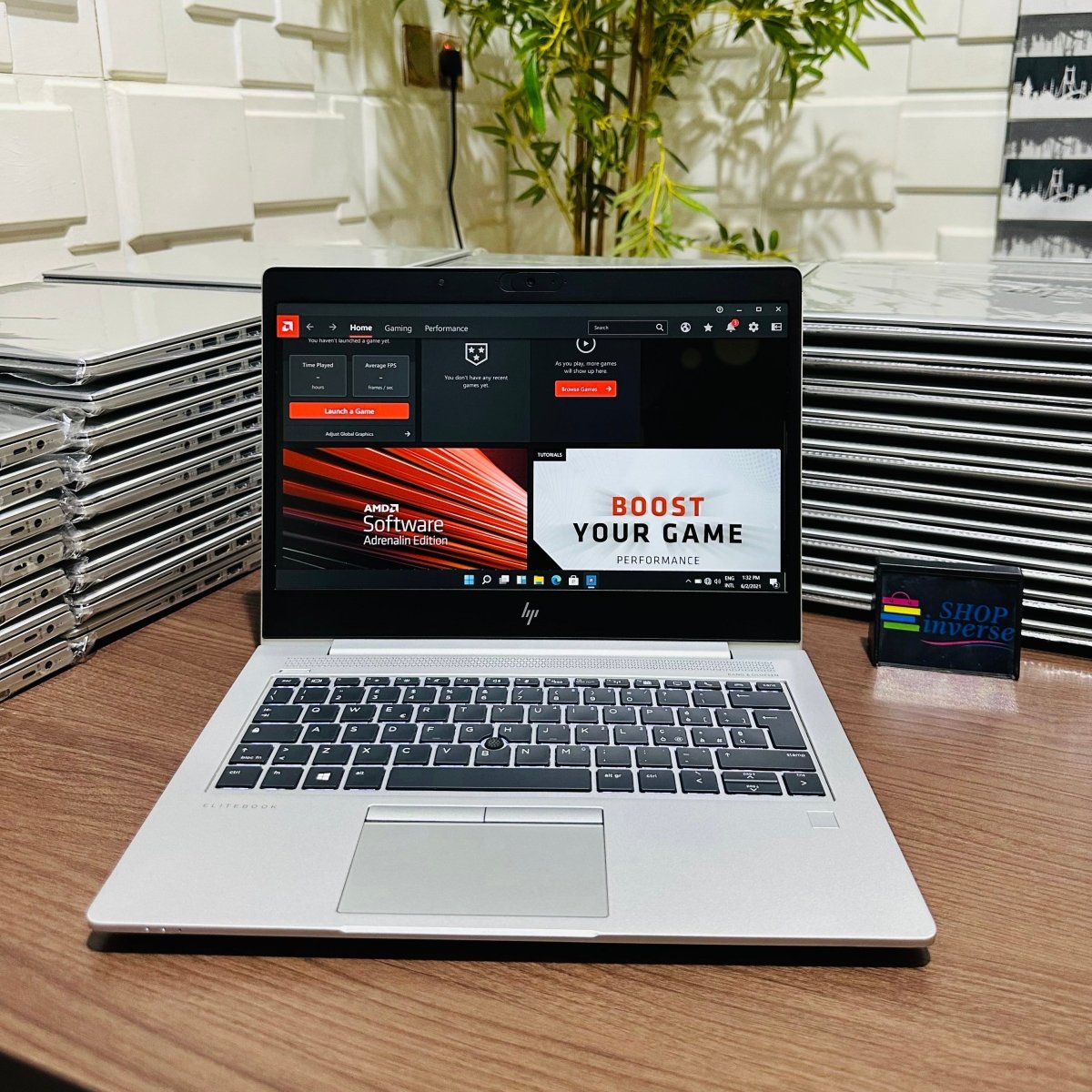 HP EliteBook 735 G6 - AMD Ryzen 5 Pro - 256GB SSD - 8GB RAM - 2GB Dedicated Graphics - Keypad Light