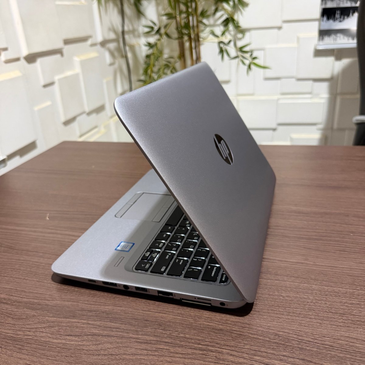 HP EliteBook 820 G3 | Core i5 | 8GB RAM | 256GB SSD | Backlit Keyboard